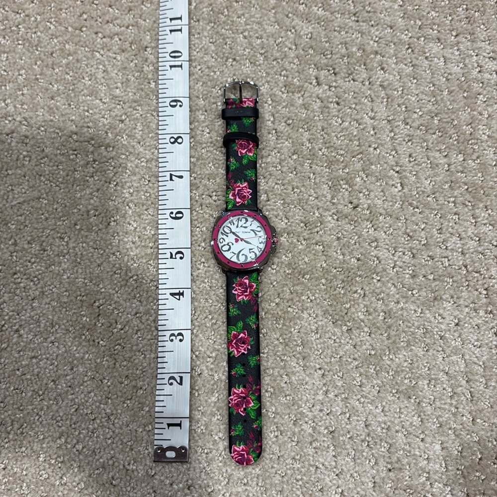Betsy Johnson Watch worn once great condition needs battery